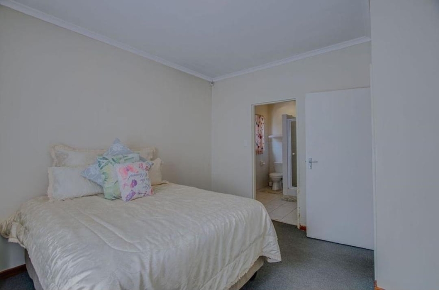 5 Bedroom Property for Sale in Overbaakens Eastern Cape